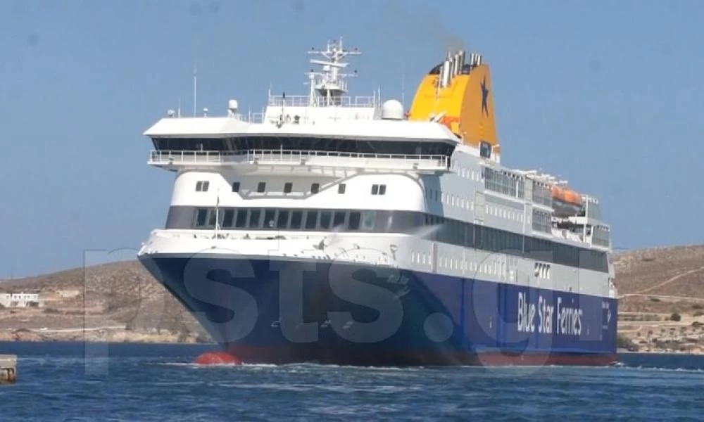Πάρος: Έτσι ευχήθηκε Καλή Παναγιά το πλοίο "Blue Star Patmos" (βίντεο)